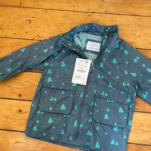 NWT zara raincoat toddler 18-24 months. Unisex